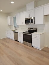 9388 Olive St in Fontana, CA - Foto de edificio - Building Photo