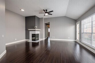 918 Azalia Dr in Lewisville, TX - Building Photo - Building Photo