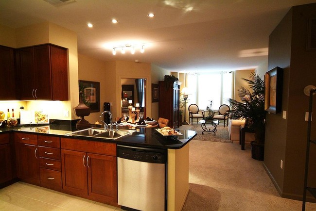 Residences At Crocker Park in Westlake, OH - Foto de edificio - Building Photo