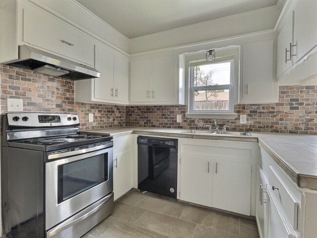 6116 S Madison Plz, Unit B