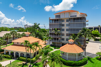 Courtyard Towers 4 in Marco Island, FL - Building Photo - Building Photo