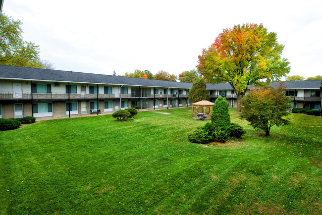 Sandstone Apartments in Oak Park, MI - Building Photo - Building Photo