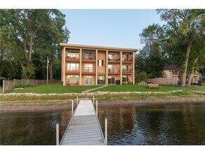 101 Wildwood Beach Rd in Mahtomedi, MN - Building Photo - Building Photo