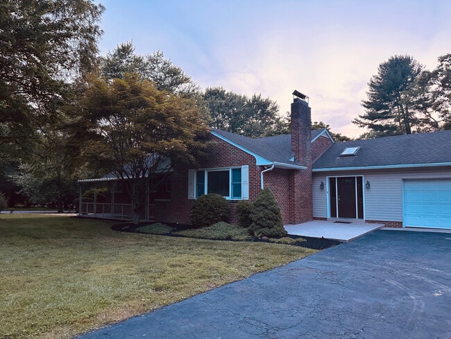 property at 721 Featherbed Ln