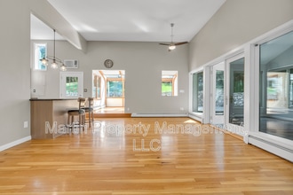 606A Springs Rd in Bedford, MA - Building Photo - Building Photo