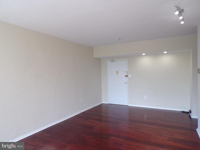 4390 Lorcom Ln in Arlington, VA - Building Photo - Building Photo