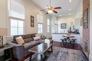 1501 Robert C. Blakes Sr. Dr in New Orleans, LA - Building Photo