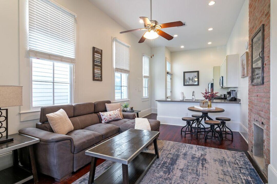 1525 Carondelet St in New Orleans, LA - Building Photo