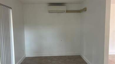 1140 SW 30th St in Fort Lauderdale, FL - Building Photo - Building Photo