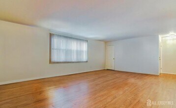 226 Bexley Ln in Piscataway, NJ - Building Photo - Building Photo