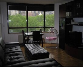 630 1st Ave, Unit Manhattan Place in New York, NY - Foto de edificio - Building Photo