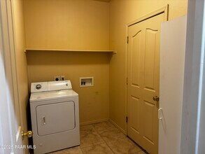 6830 E Sandhurst Dr in Prescott Valley, AZ - Foto de edificio - Building Photo