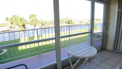 745 SE 19th Ave, Unit 308 in Deerfield Beach, FL - Building Photo - Building Photo