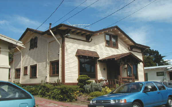 2550 Pleasant St in Oakland, CA - Foto de edificio