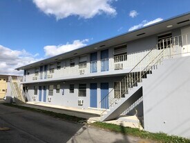 1135 W 28th St in Hialeah, FL - Building Photo