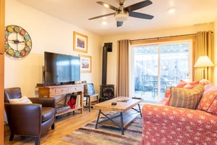 1509 Dutch Ln in Penngrove, CA - Building Photo