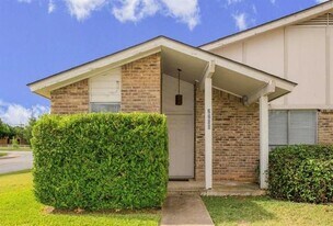 2200 Westmoor Pl in Arlington, TX - Building Photo