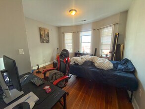 193 Boylston St, Unit 2 in Boston, MA - Foto de edificio - Building Photo
