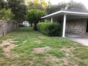 2002 Maple St in Liberty, TX - Building Photo - Building Photo