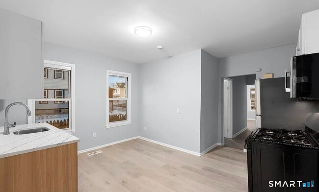 303 Poplar St in Bridgeport, CT - Building Photo - Building Photo