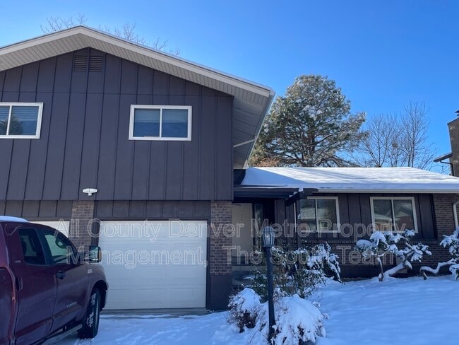 property at 2833 S Depew St