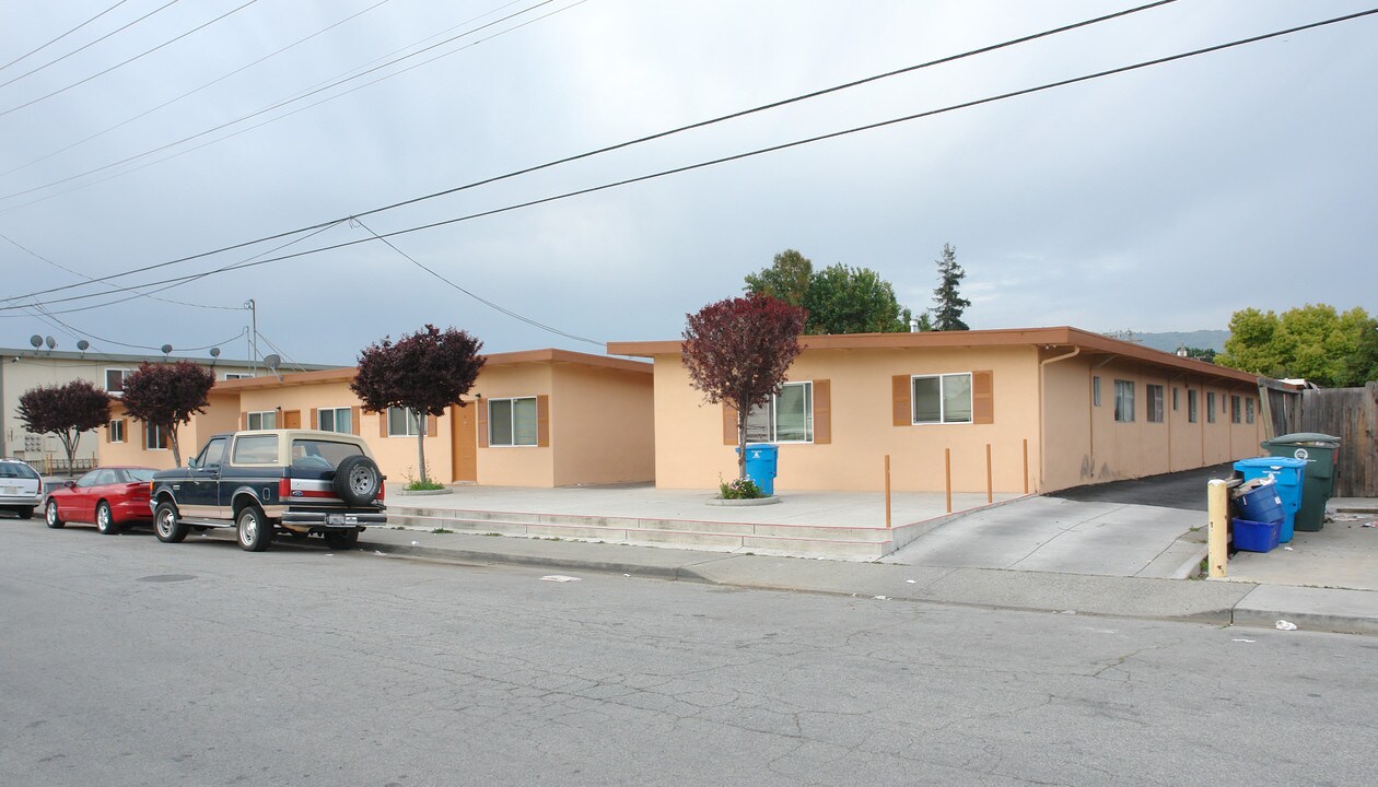 8121 Forest St in Gilroy, CA - Building Photo