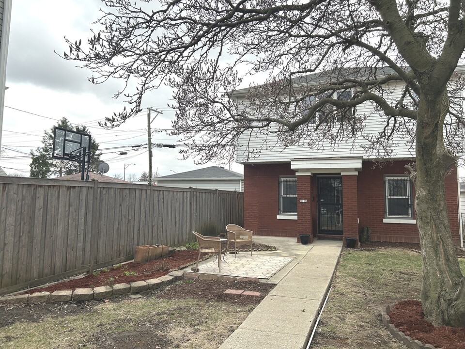 5406 N Lovejoy Ave in Chicago, IL - Building Photo