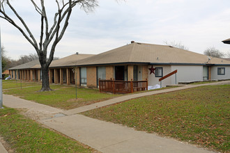 10111 Golden Meadow Dr in Austin, TX - Building Photo - Building Photo