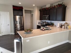 880 Congaree Ln in Redding, CA - Foto de edificio - Building Photo