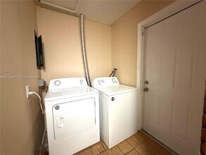 7212 SW 3rd Ct in North Lauderdale, FL - Building Photo - Building Photo