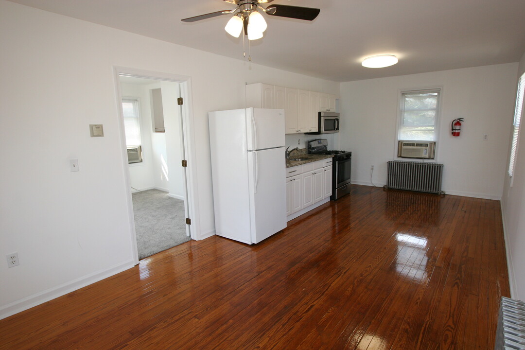 86 Bethany Rd in Hazlet, NJ - Building Photo