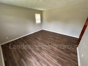 7719 Dominique Dr in Louisville, KY - Building Photo - Building Photo