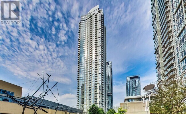 35 Mariner Terrace in Toronto, ON - Building Photo - Building Photo