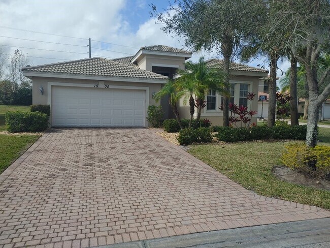 1905 Grey Falcon Cir SW in Vero Beach, FL - Building Photo - Building Photo