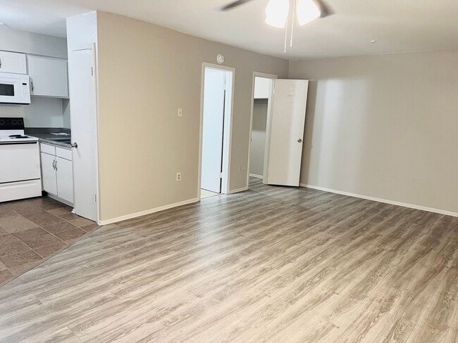 Pied Piper Apartments (Studio/1 Bath)