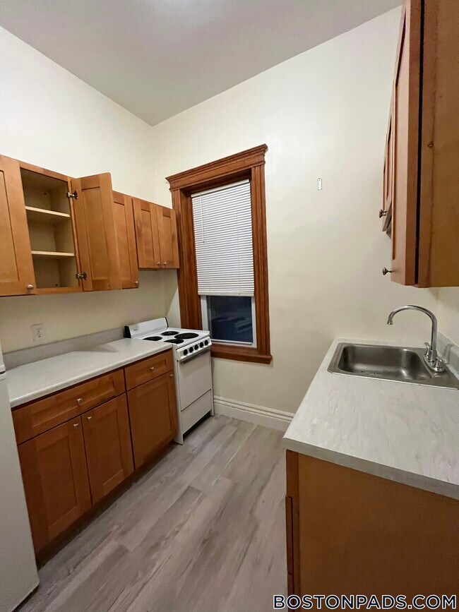 27 Park Dr in Boston, MA - Building Photo - Building Photo