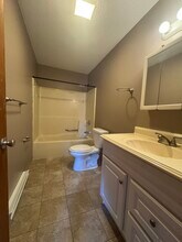 17 Elm St, Unit 19B in Middletown, CT - Building Photo - Building Photo