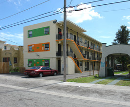 746 NW 61st St in Miami, FL - Foto de edificio - Building Photo