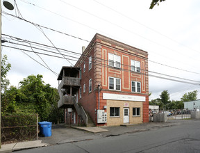 197 S Leonard St in Waterbury, CT - Building Photo - Building Photo