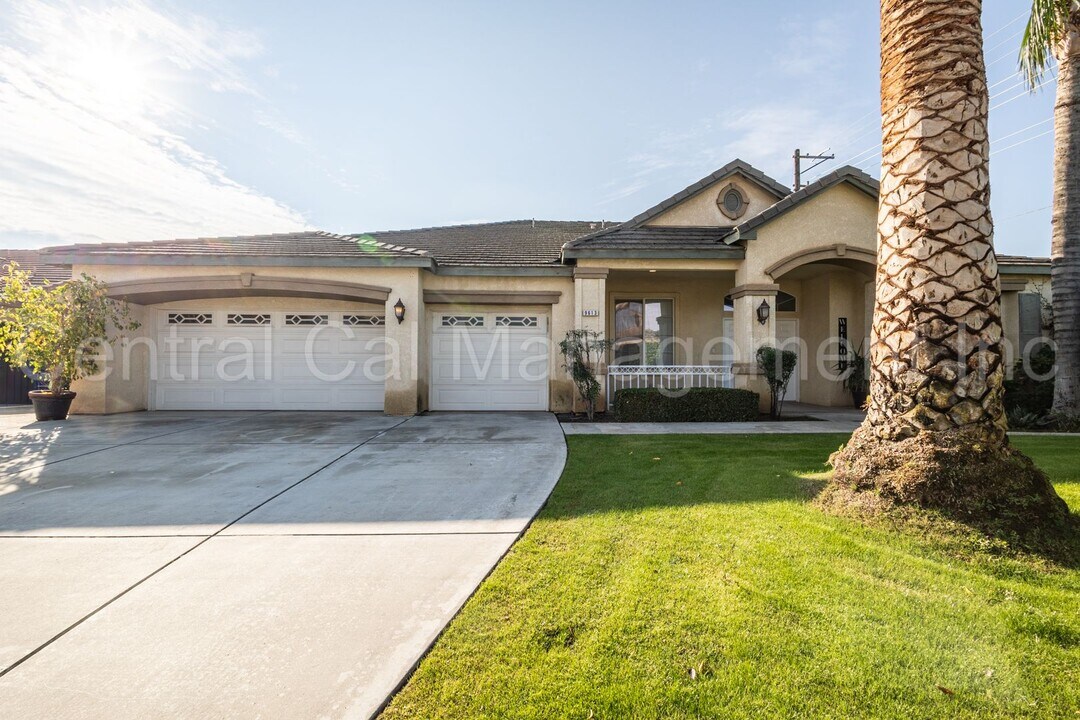 9613 Lake Superior Dr in Bakersfield, CA - Building Photo