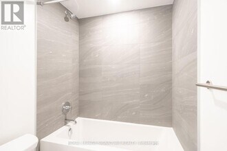 4015 The Exchange in Mississauga, ON - Building Photo - Building Photo