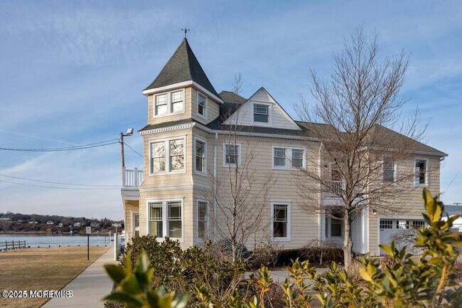 14 Hunt St in Rumson, NJ - Building Photo - Building Photo
