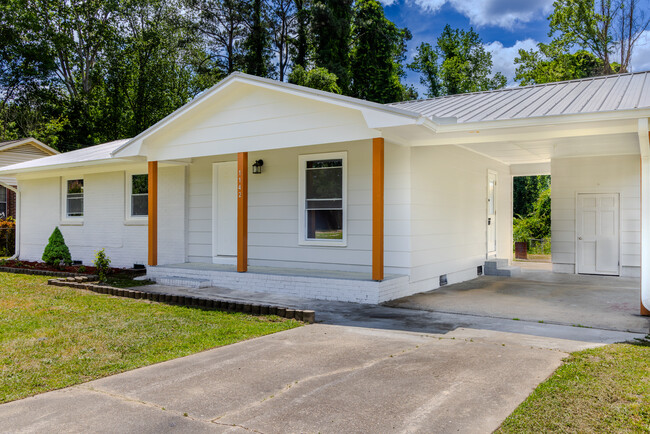 property at 1142 Riverside Cir
