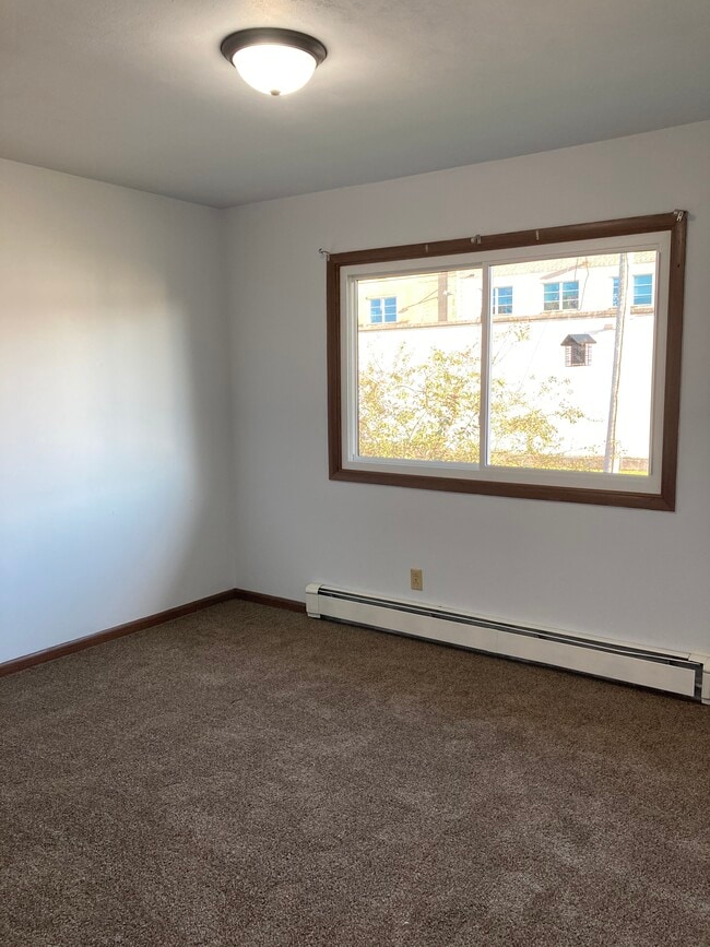 318 E Brown St, Unit Unit 3 in Waupun, WI - Building Photo - Building Photo