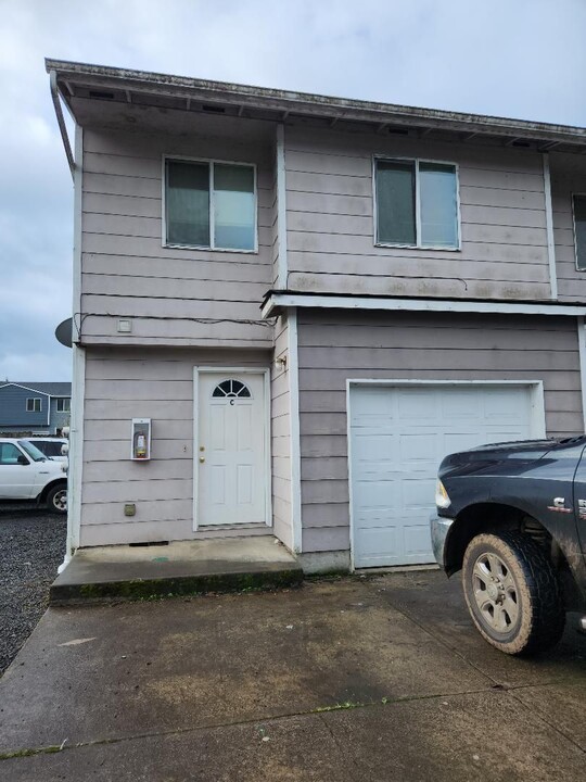 4850 48th Loop in Sweet Home, OR - Foto de edificio