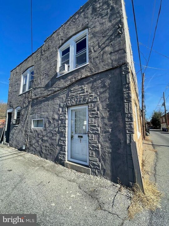 315 Lumber St in Coatesville, PA - Building Photo