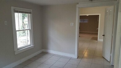 2021 W Main St in Houston, TX - Building Photo - Building Photo