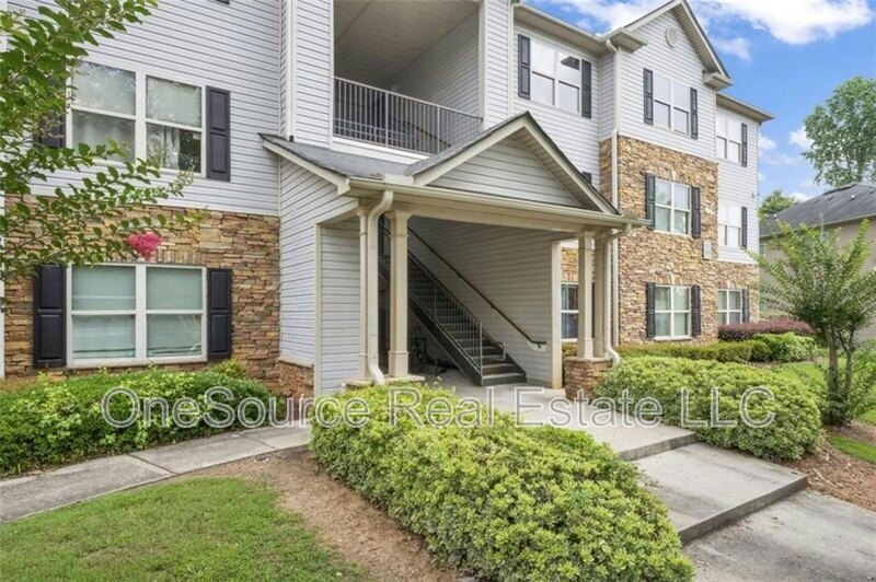 5304 Fairington Club Dr in Stonecrest, GA - Foto de edificio