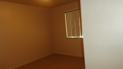 1047 Gilliland Dr-Unit -1047 in Yuba City, CA - Building Photo - Building Photo