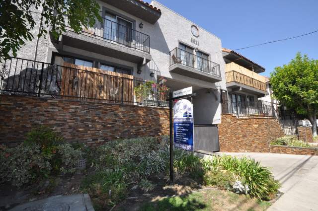 5921 Whitsett Ave, Unit 104 in Los Angeles, CA - Building Photo
